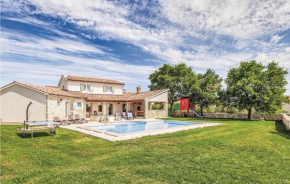 Cozy Home In Valtura With Outdoor Swimming Pool